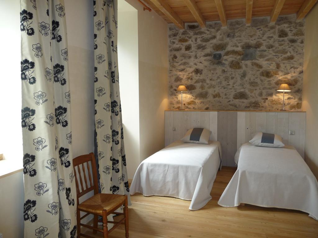 Gite la Fargue de Cabre Val-de-Sos Chambre photo